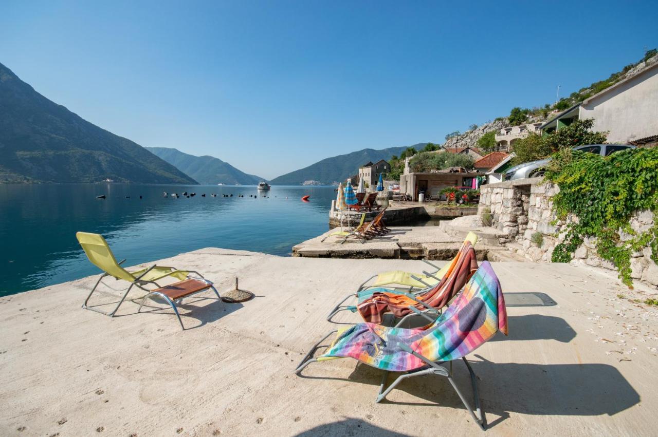Apartmani Mrsic Risan Buitenkant foto