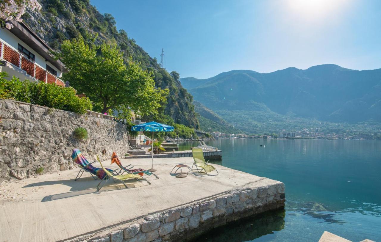 Apartmani Mrsic Risan Buitenkant foto