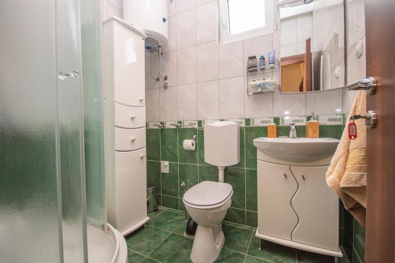 Apartmani Mrsic Risan Buitenkant foto